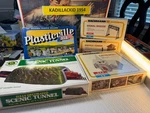 Ho- Bachmann / Plasticville Set Of 5- Kits New H3966. Fixed Price $24.88.