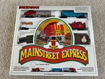 Bachmann Mainstreet Express Ho Scale Electric Train Set 40-0484 Santa Fe. Fixed Price $49.95.
