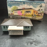 Scale Plasticville Ranch House Kit #2301-59 Grey & Brown Near Complete. Fixed Price $9.99.