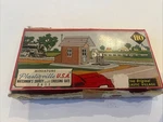 Bachman Plasticville Watchman's Shanty & Crossing Gate No 1407 79. Fixed Price $14.00.