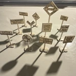 Bachmann Plasticville Road Signs O/s Scale. Fixed Price $5.00.